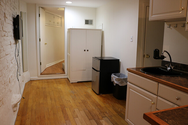 Extra space area. Door to bedroom on L, door to bathroom on R. Optional furniture. - 3118 Dumbarton St NW