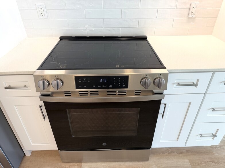 Kitchen - 3100 6th Ave