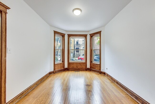 Building Photo - 3515 N Wilton Ave