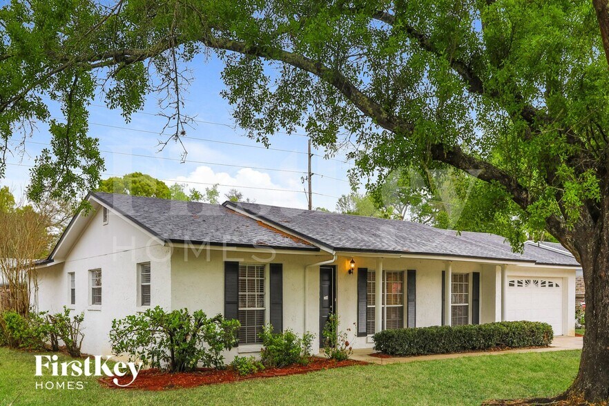 Building Photo - 2410 Oakdale Dr N