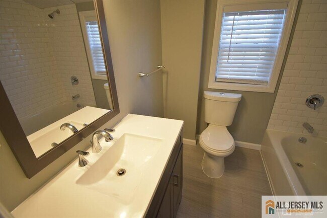 Building Photo - 1 Lee Ave