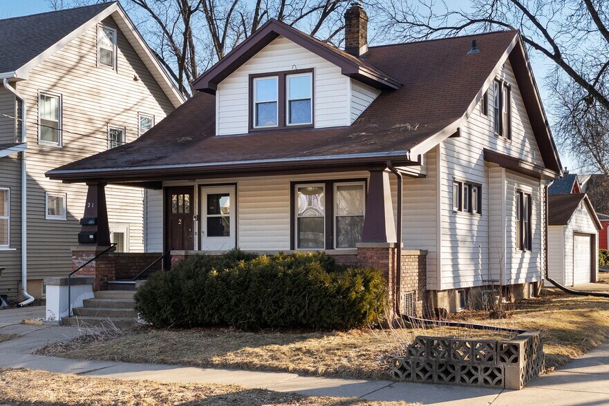 Front of House - 21 Farwell St