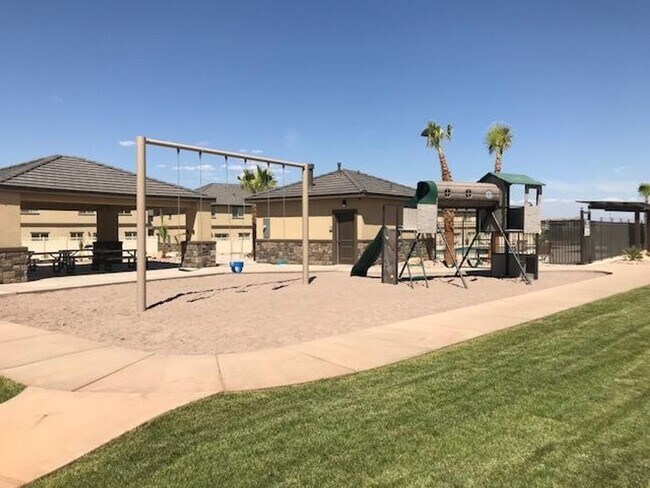 Building Photo - Beautiful Blackhawk Townhome