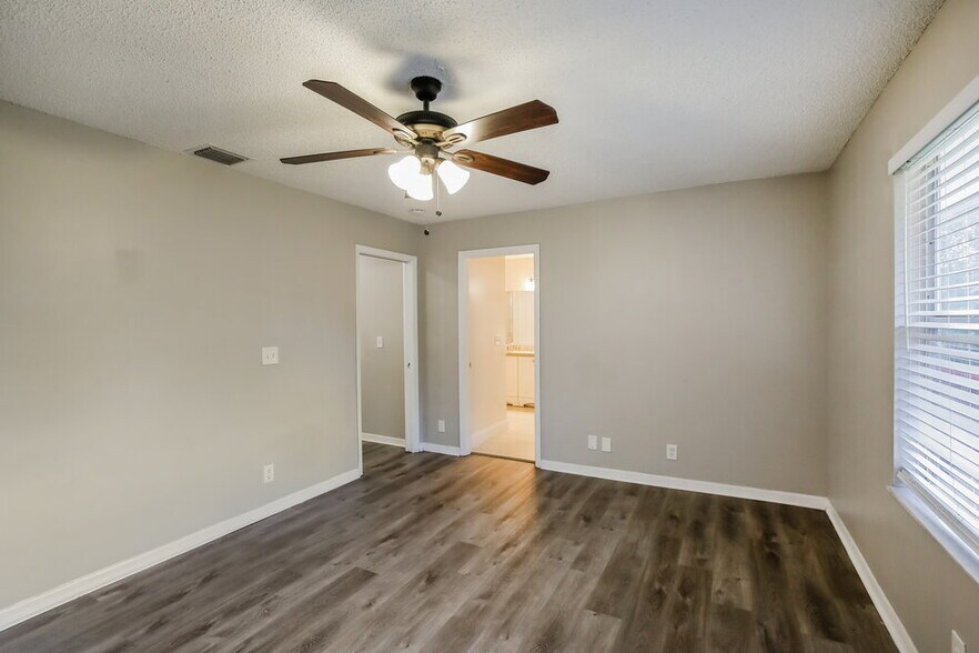 Building Photo - 8341 NW 57th Dr
