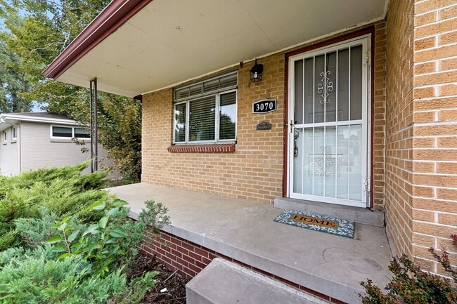 Building Photo - 3070 Reed St