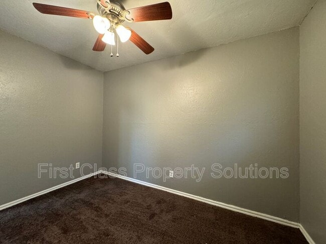 Building Photo - 704 N Gale Ave