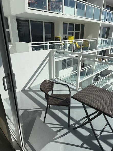 Building Photo - 2030 S Ocean Dr