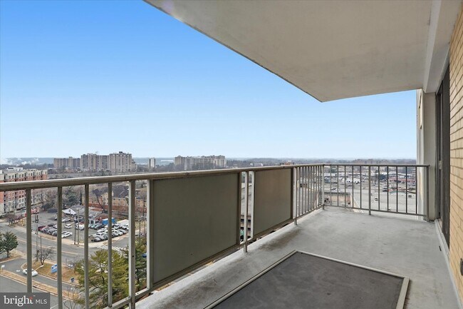 Building Photo - 301 N Beauregard St