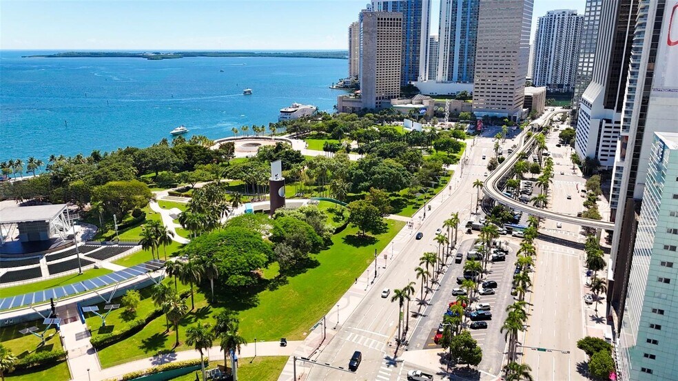 Building Photo - 300 S Biscayne Blvd