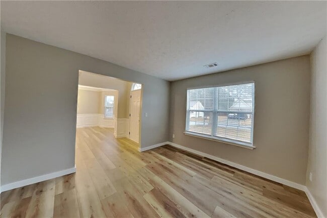 Building Photo - 1719 Silverchase Dr SW