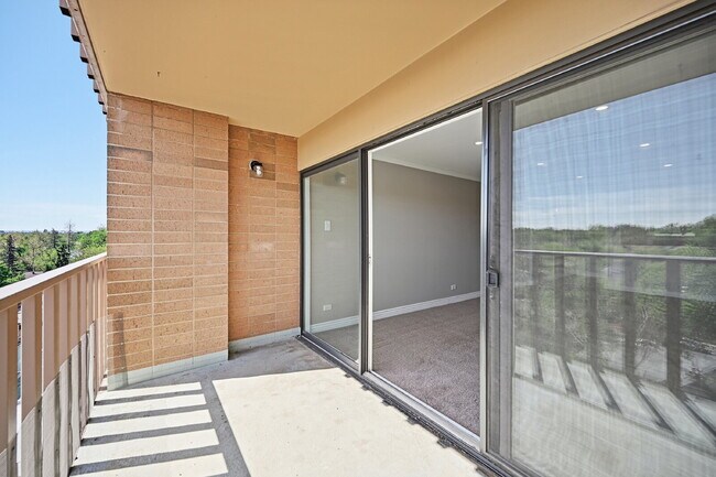 Building Photo - $2,240.95 2-Bed, 2-Bath Condo In Perfect Denver Location!