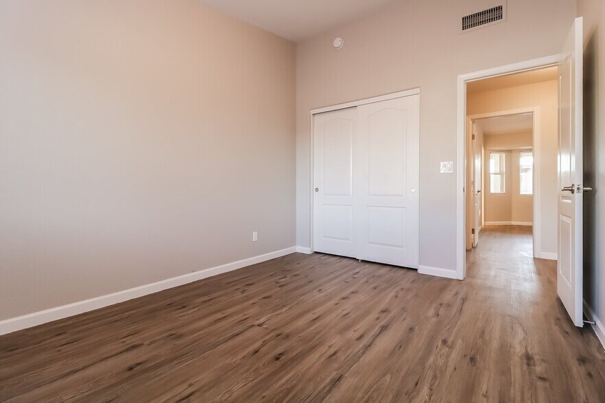 Building Photo - 1611 S 63rd Dr