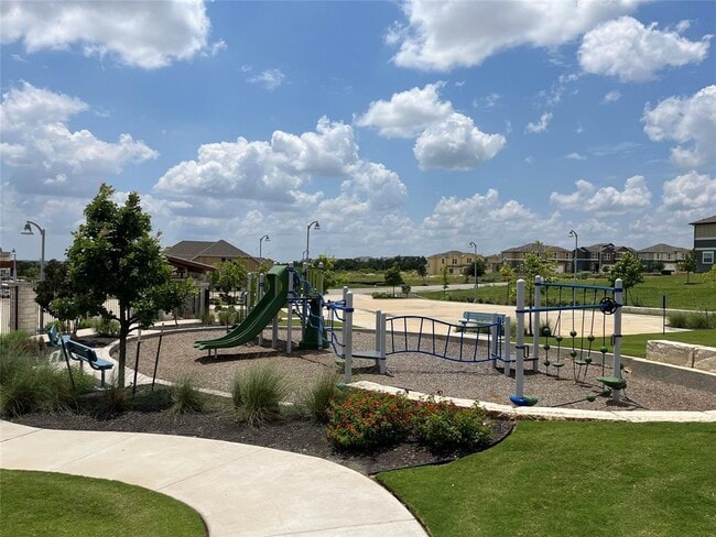 Building Photo - 1015 Vista View Dr