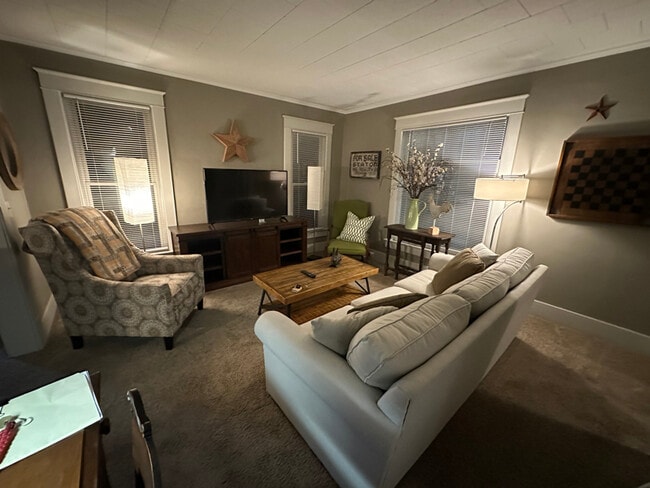 Building Photo - 105 S Park Ave