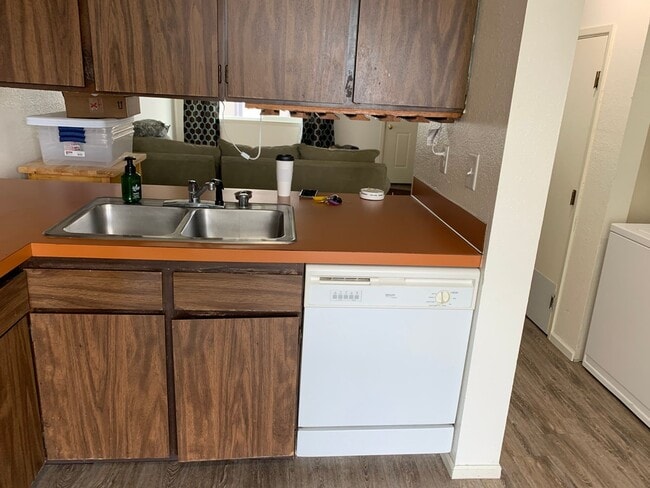 Building Photo - 1820 Larch Street C7