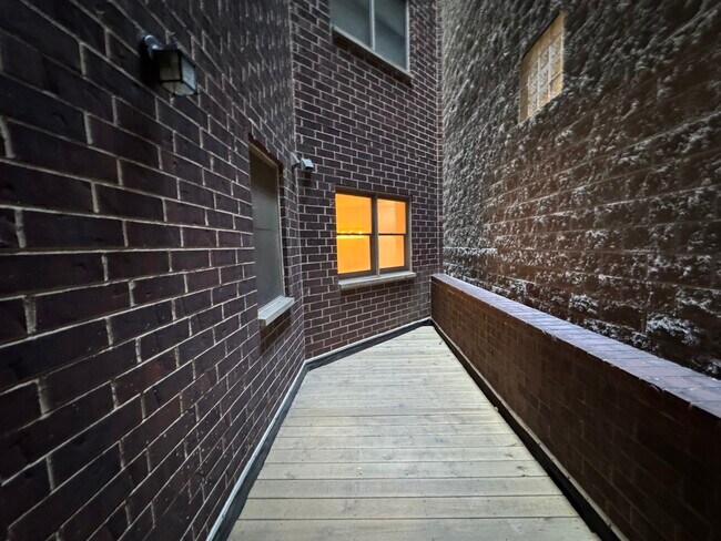 Building Photo - 1347 N Sedgwick St