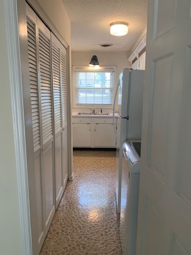 Building Photo - Condo in Roanoke Rapids Located Near Inter...