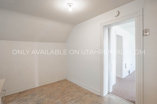 Building Photo - 167 N 100 E