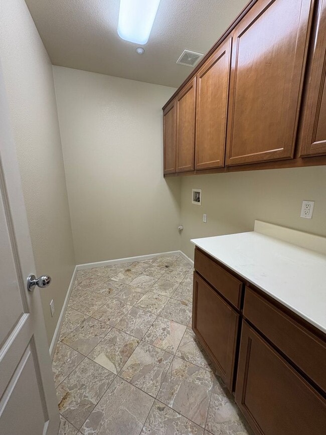 Building Photo - 2855 Sandyhills Ln