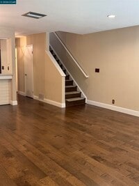 Building Photo - 13 Oak Brook Pl