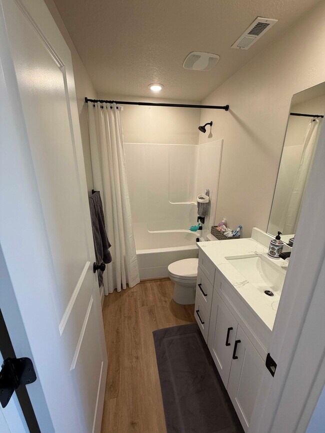 Building Photo - 1162 N 550 W