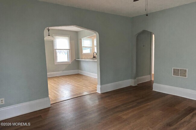 Building Photo - 4 Spring St