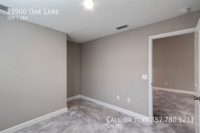 Building Photo - Sorrento 3/2 with Grand Master Suite!