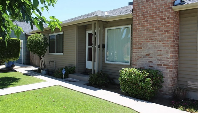 Building Photo - 2107 Rose Marie Dr