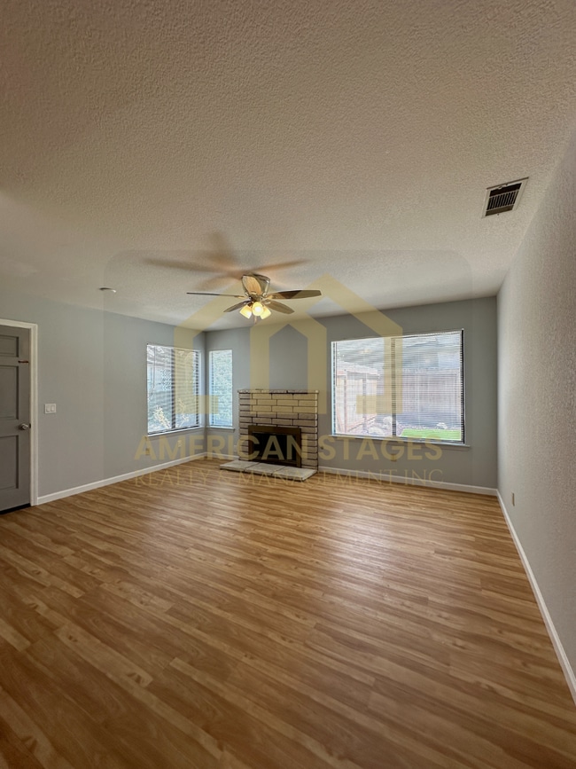 Building Photo - 515 Newport Dr