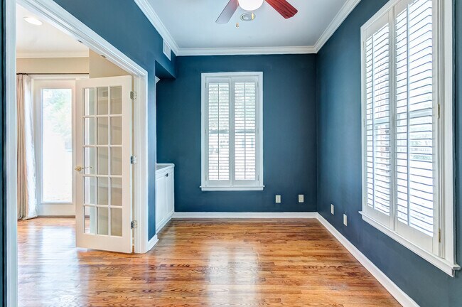 Building Photo - 8141 Oak Alley