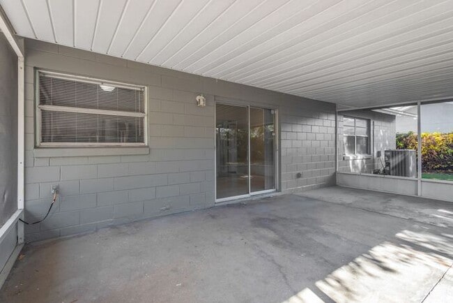 Building Photo - 3Br 2BA Home in Brandon, FL - New Paint and Carpet