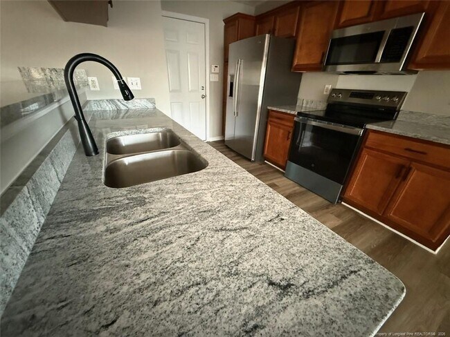 Building Photo - 8420 Deertrot Dr