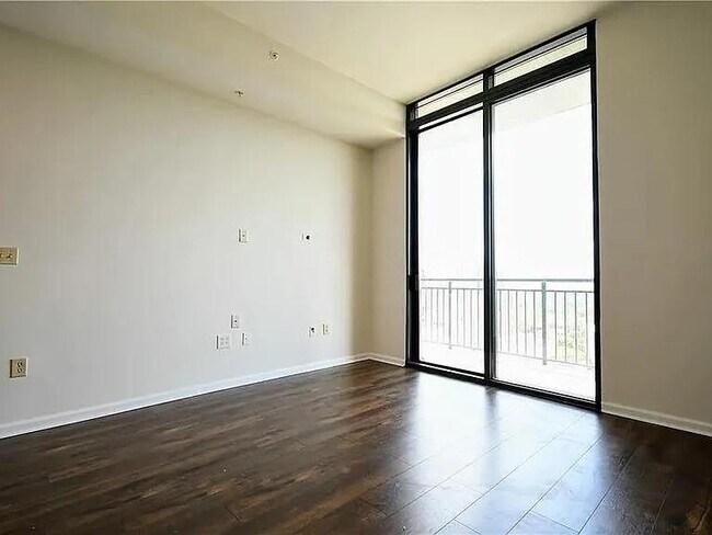 Building Photo - 3040 Peachtree Rd