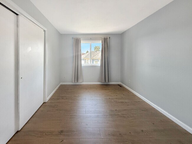 Building Photo - $0 DEPOSIT OPTION. SPACIOUS 4-BEDROOM CENT...