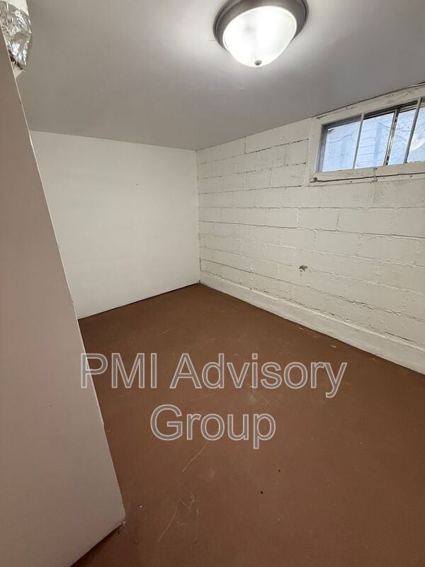 Building Photo - 1827 NW Tyler St