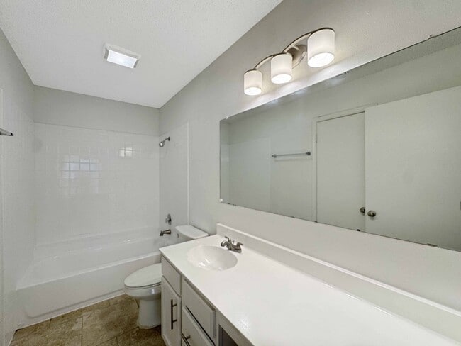 Building Photo - 10203 Sunset Field Dr