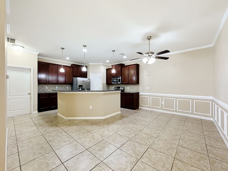 Building Photo - 7434 Surrey Pines Dr
