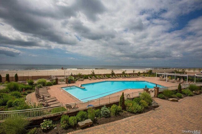 Building Photo - 830 Shore 2A