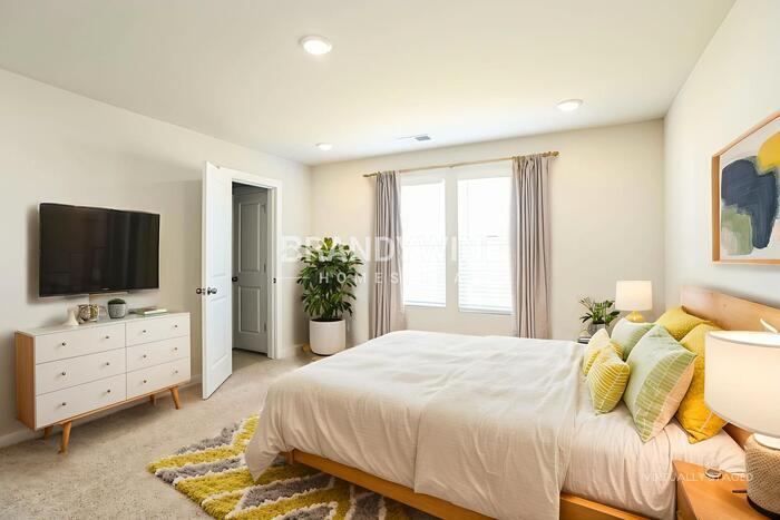 Building Photo - 2416 Appalachian Trl Dr