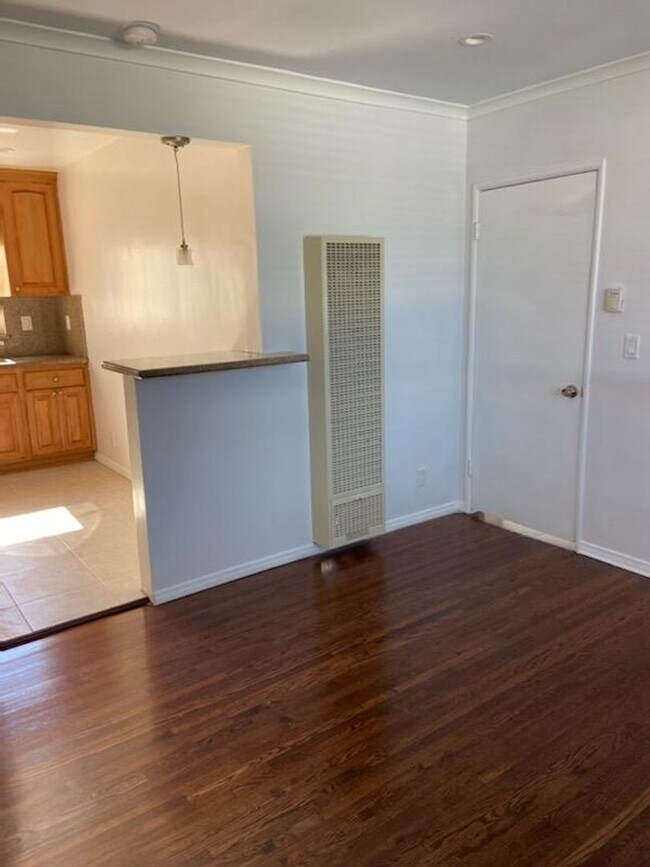 Building Photo - 5213 W 120th St