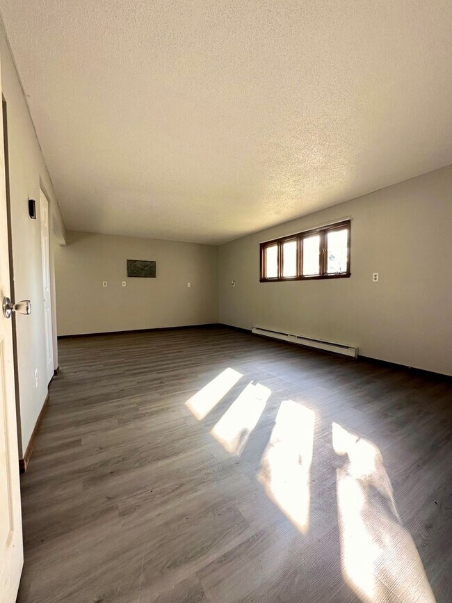 Building Photo - Updated 2 Bedrooms - Leonard North Dakota Rental