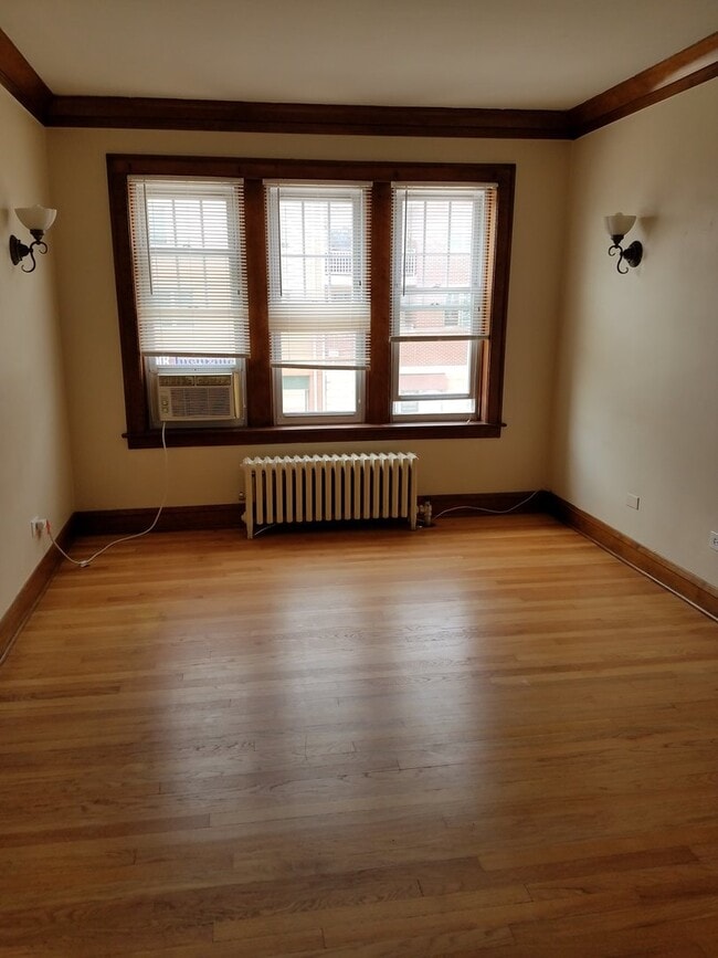 Building Photo - 311-313 S Main St