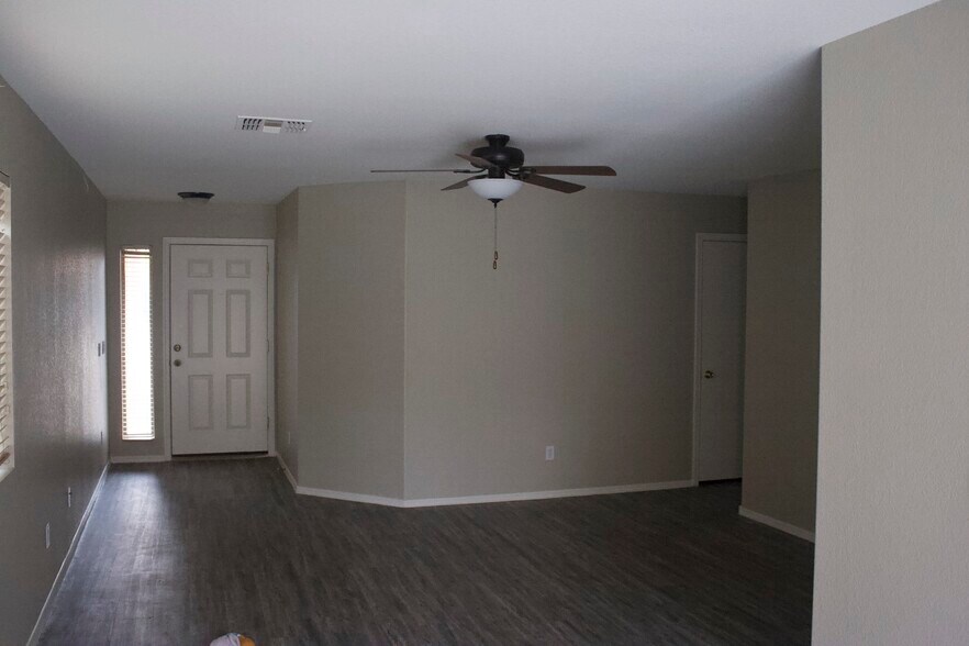 Building Photo - 865 E Monteleone St