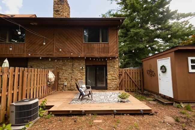 Building Photo - 3191 Sycamore Dr