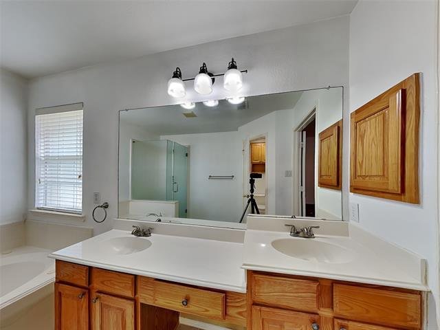 Building Photo - 2704 Buck Hill Dr