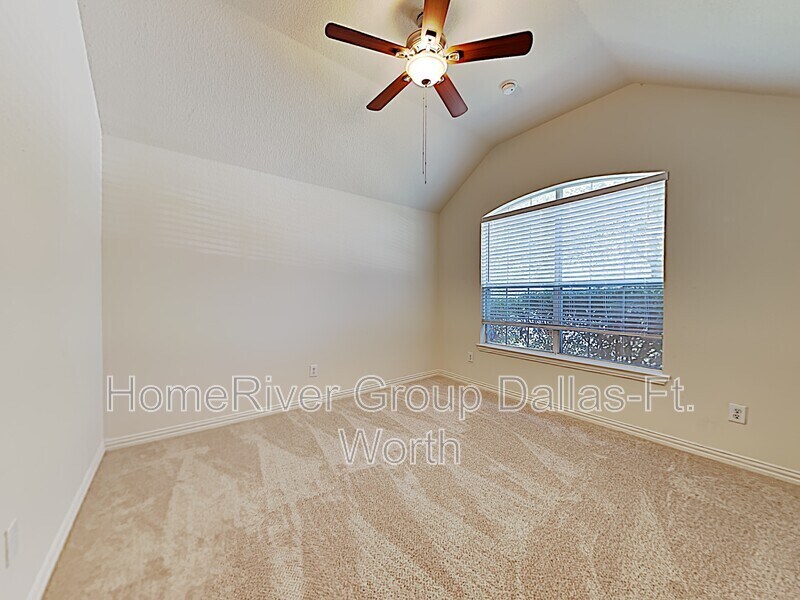 Building Photo - 217 Mapleshade Dr