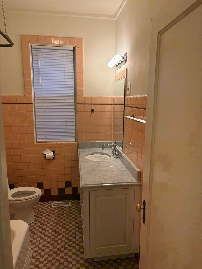 Building Photo - 524 Washington Blvd