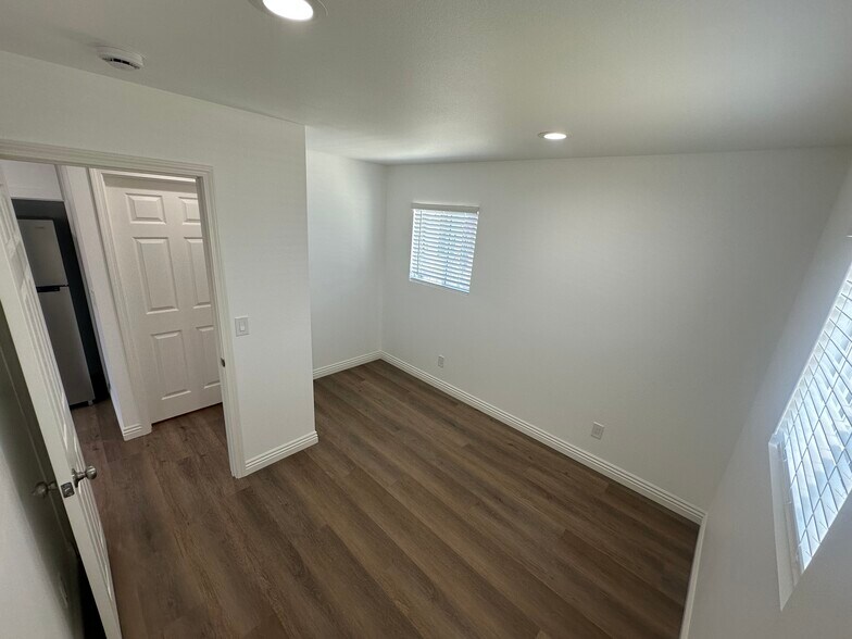 Building Photo - 1545 N 5th Pl