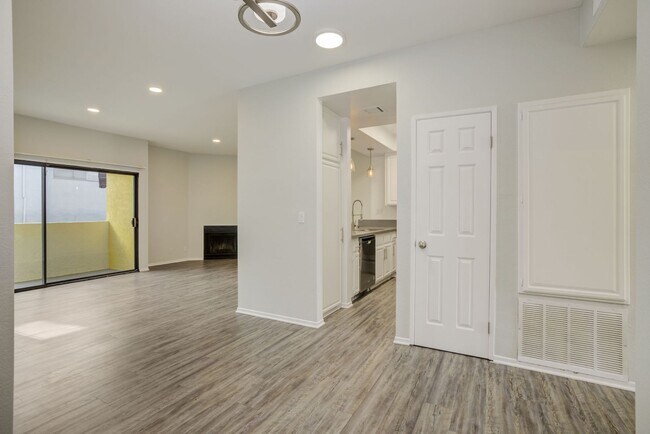 Interior Photo - 711 N. Sweetzer Ave