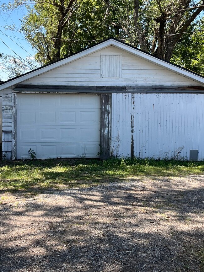 Building Photo - 3776 E Country Club Rd